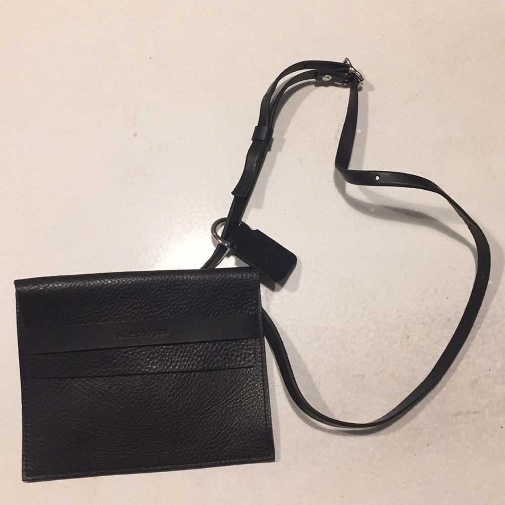 Alfie Douglas Leather Swivel Pouch in Black